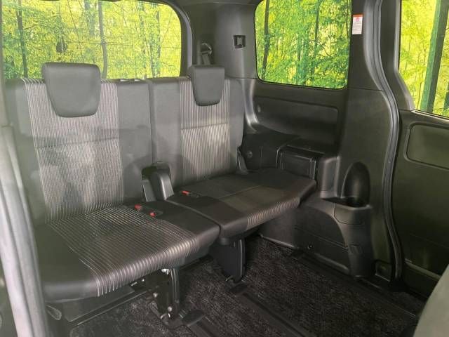 Toyota VOXY HYBRID 2018-05 19112-10