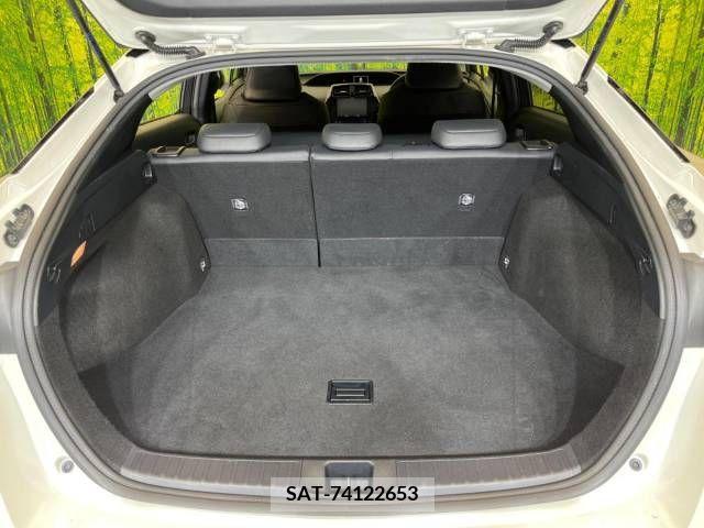 Toyota PRIUS 2017-03 282929-10