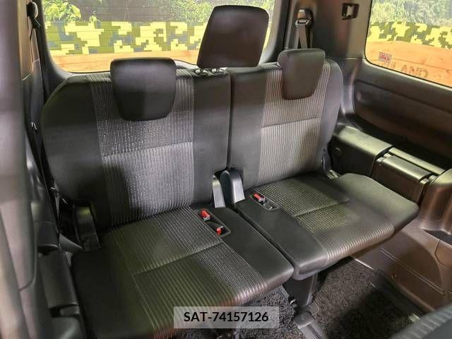 Toyota VOXY 2019-11 288940-11