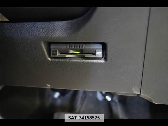 Toyota AQUA 2017-03 374333-11
