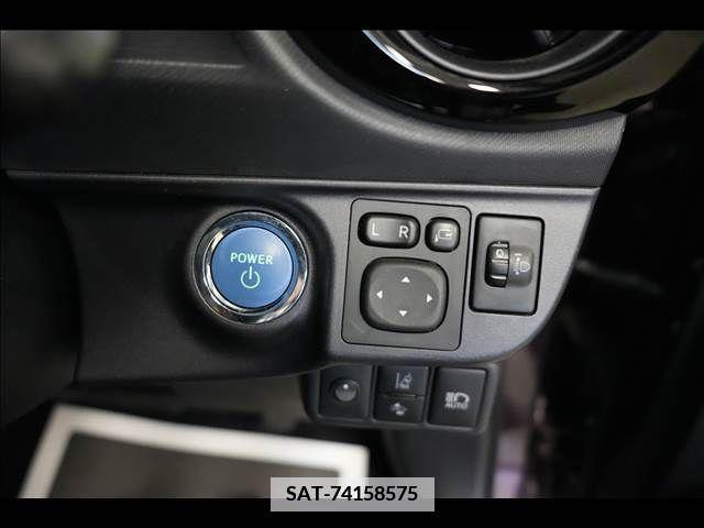Toyota AQUA 2017-03 374333-13