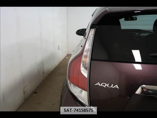 Toyota AQUA 2017-03 374333-5