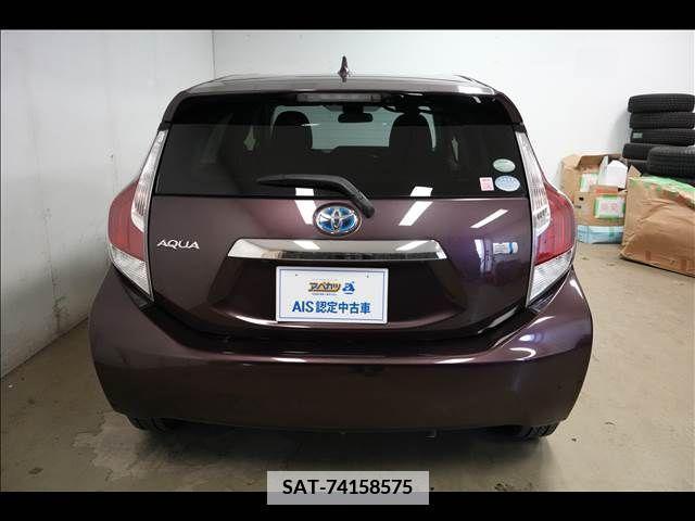Toyota AQUA 2017-03 374333-2