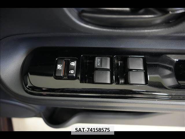 Toyota AQUA 2017-03 374333-9
