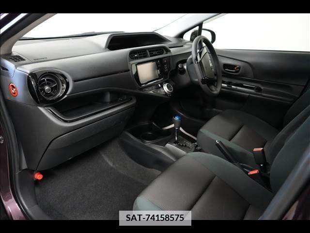 Toyota AQUA 2017-03 374333-1