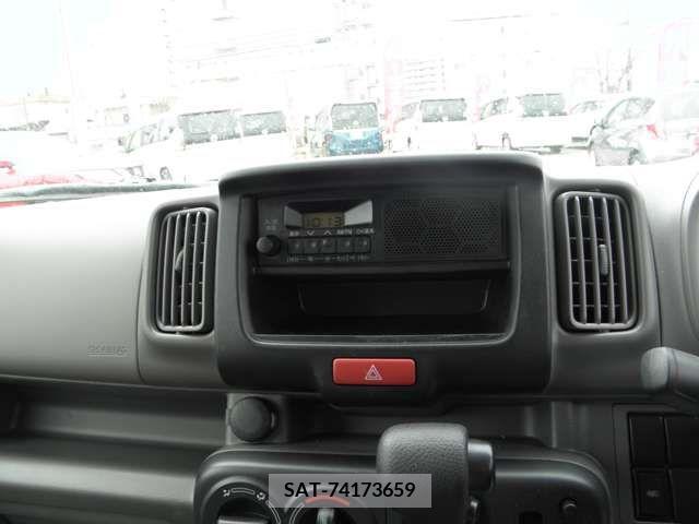 Suzuki EVERY 2023-11 232686-19