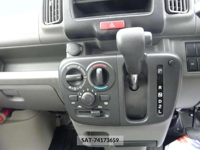 Suzuki EVERY 2023-11 232686-17