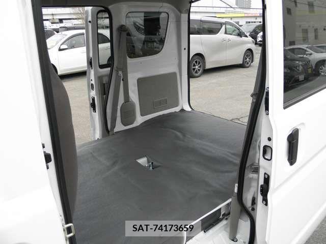 Suzuki EVERY 2023-11 232686-12