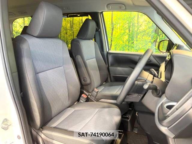 Toyota NOAH 2022-11 313586-8