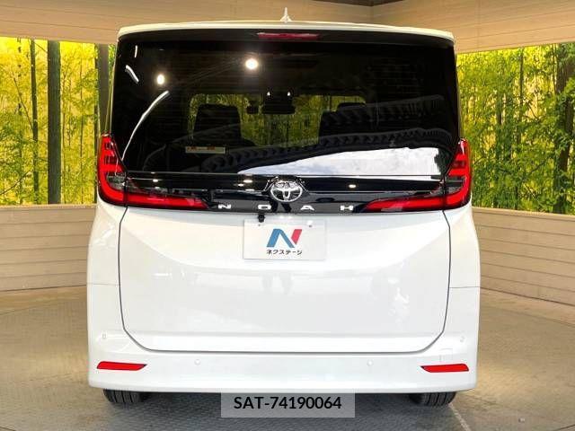 Toyota NOAH 2022-11 313586-16