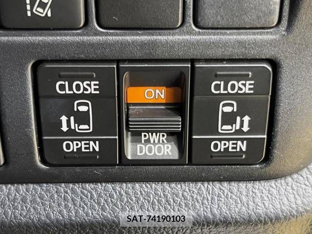 Toyota NOAH 2017-07 321545-6