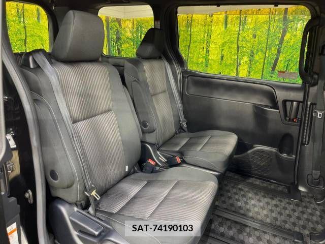 Toyota NOAH 2017-07 321545-9