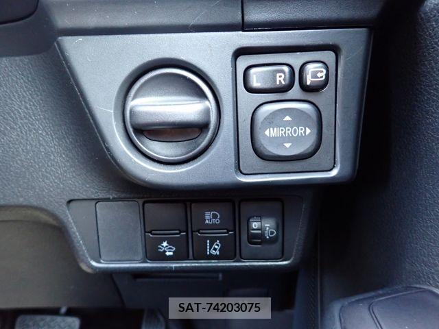 Toyota COROLLA AXIO 2018-01 211049-10