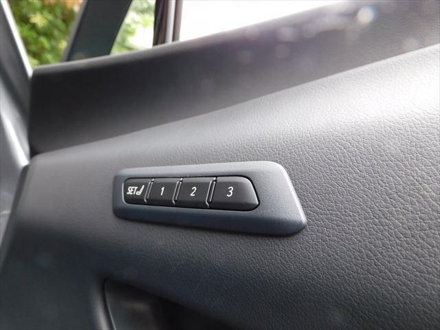 Lexus UX 2020-06 23052-25