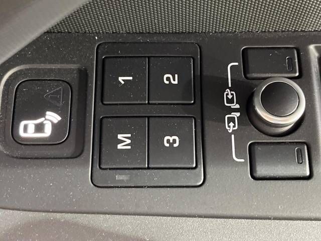 ROVER DEFENDER 2022-02 181768-9