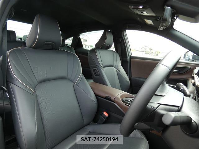 Toyota CROWN 2022-09 297733-6