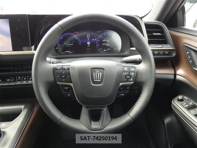 Toyota CROWN 2022-09 297733-5