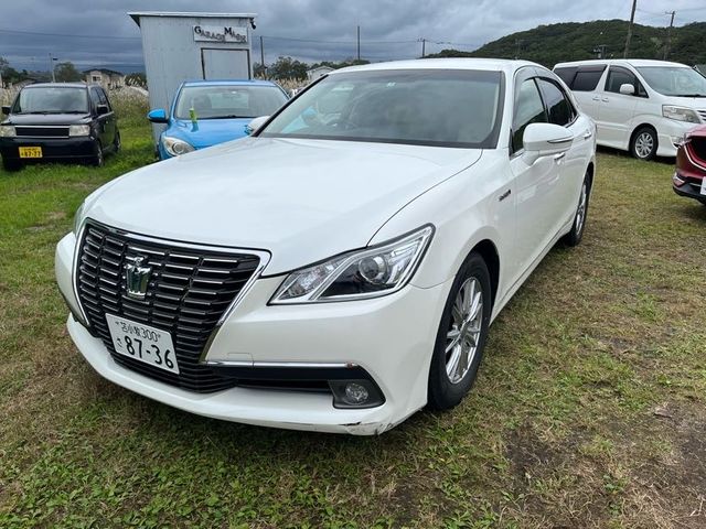 Toyota CROWN SEDAN 2013-02 10851-1