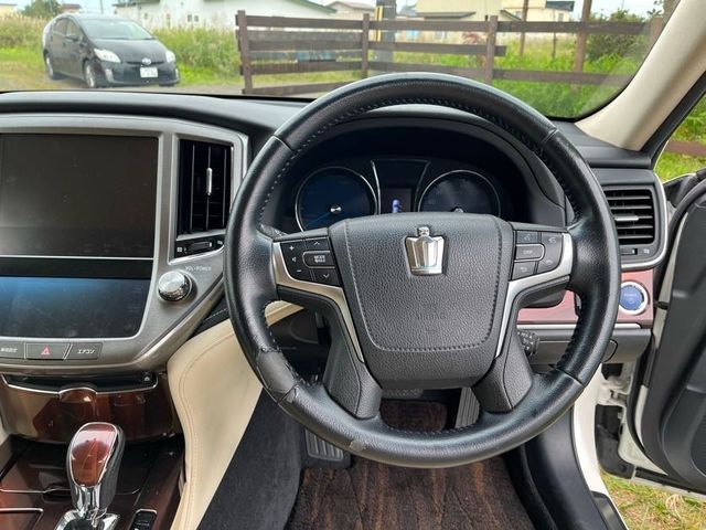 Toyota CROWN SEDAN 2013-02 10851-13