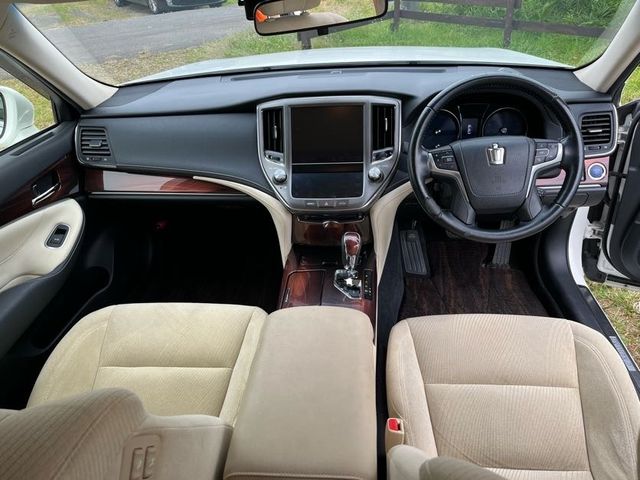Toyota CROWN SEDAN 2013-02 10851-8
