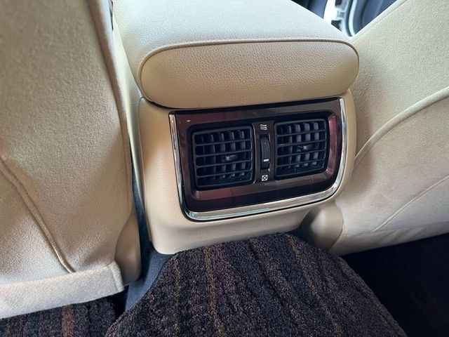 Toyota CROWN SEDAN 2013-02 10851-29
