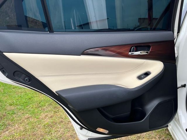Toyota CROWN SEDAN 2013-02 10851-27