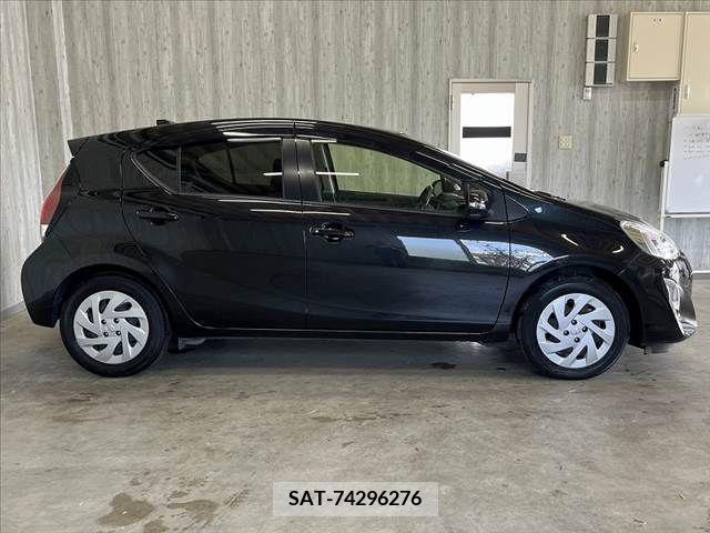 Toyota AQUA 2016-05 260426-9