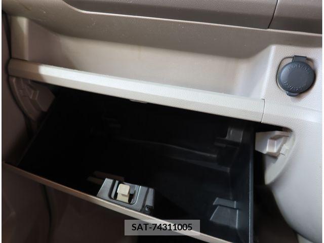 Suzuki EVERY 2013-08 297408-14