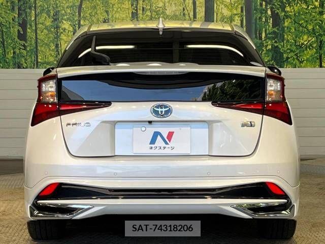 Toyota PRIUS 2021-02 341834-16