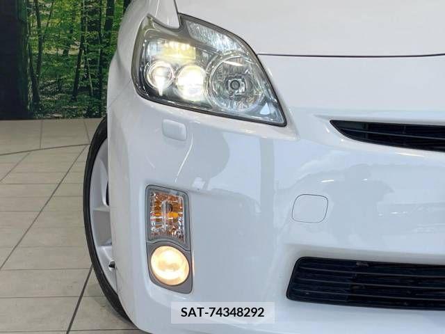 Toyota PRIUS 2010-09 322109-12
