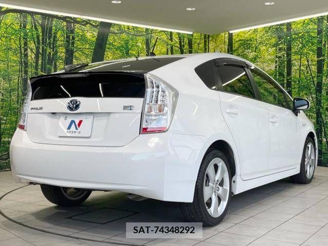 Toyota PRIUS 2010-09 322109-17