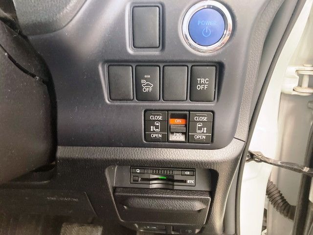 Toyota VOXY HYBRID 2015-06 16680-17