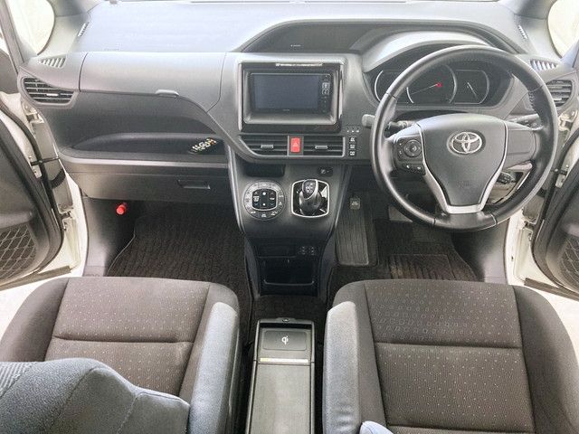 Toyota VOXY HYBRID 2015-06 16680-1