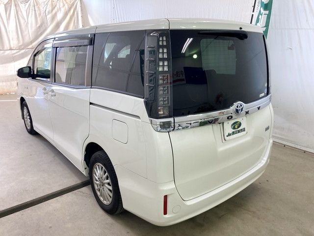 Toyota VOXY HYBRID 2015-06 16680-2