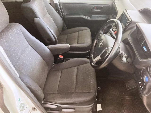 Toyota VOXY HYBRID 2015-06 16680-9