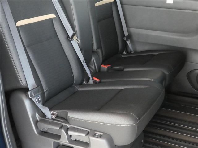 Nissan SERENA 2023-03 11651-12