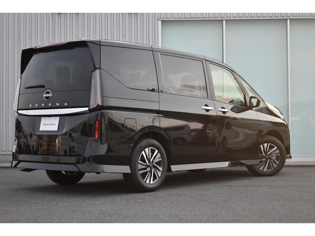 Nissan SERENA 2023-06 5643-1
