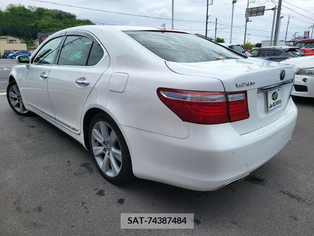 Lexus LS 2008-01 275521-1