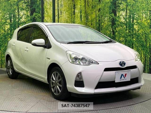Toyota AQUA 2013-03 385376-16