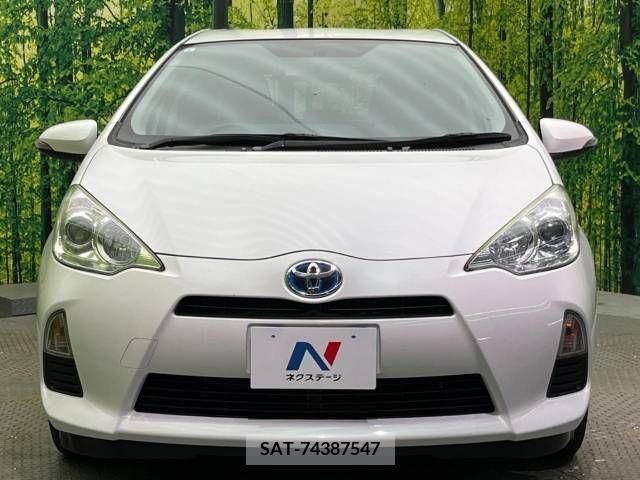 Toyota AQUA 2013-03 385376-14