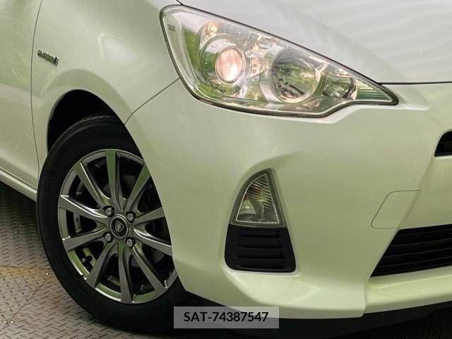 Toyota AQUA 2013-03 385376-12