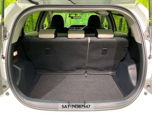 Toyota AQUA 2013-03 385376-10