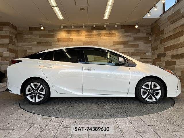 Toyota PRIUS 2016-02 211907-17
