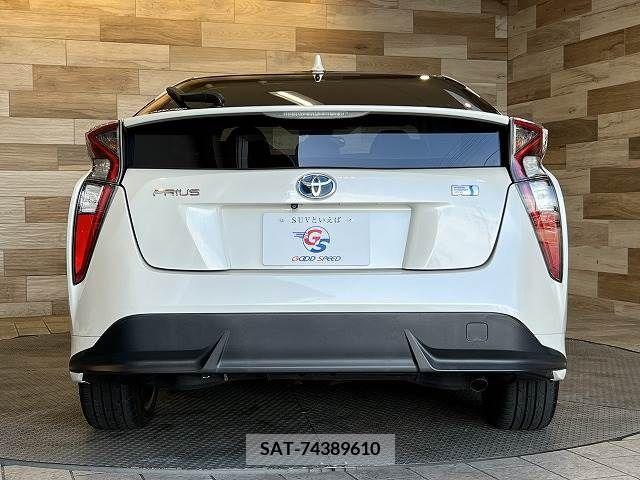 Toyota PRIUS 2016-02 211907-18