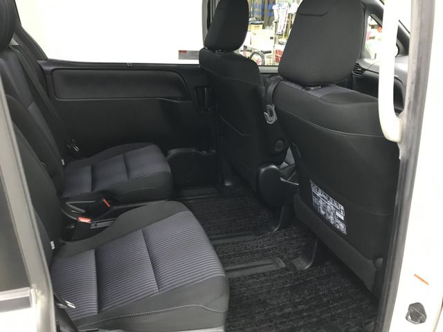 Toyota NOAH 2014-08 189100-9