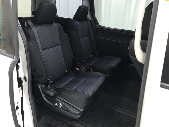 Toyota NOAH 2014-08 189100-8