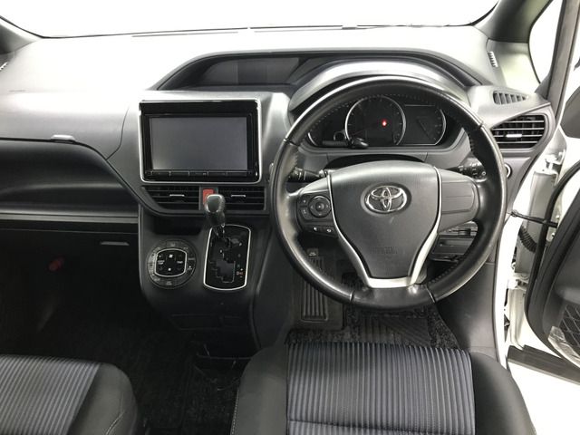 Toyota NOAH 2014-08 189100-7