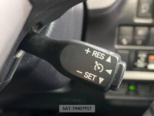 Toyota VOXY 2018-02 321583-6