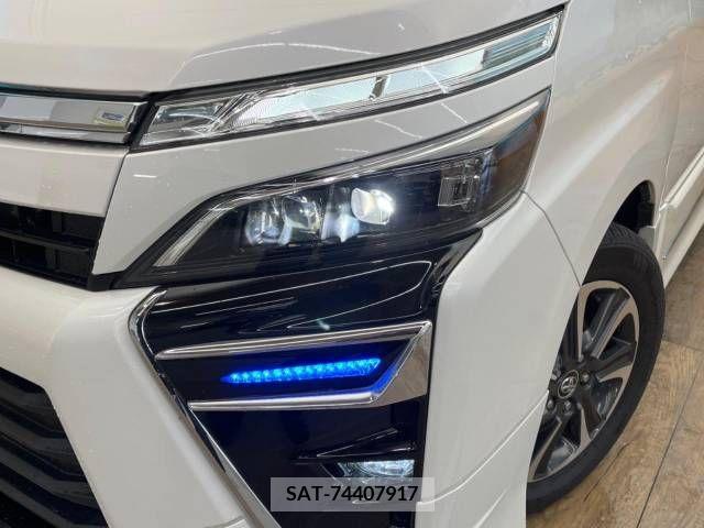 Toyota VOXY 2018-02 321583-12