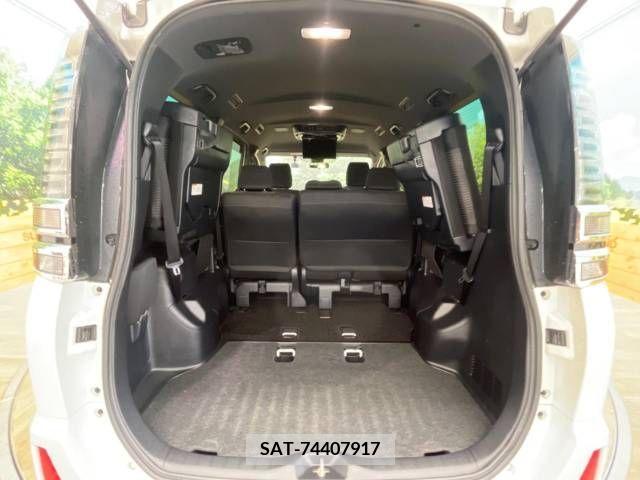 Toyota VOXY 2018-02 321583-11